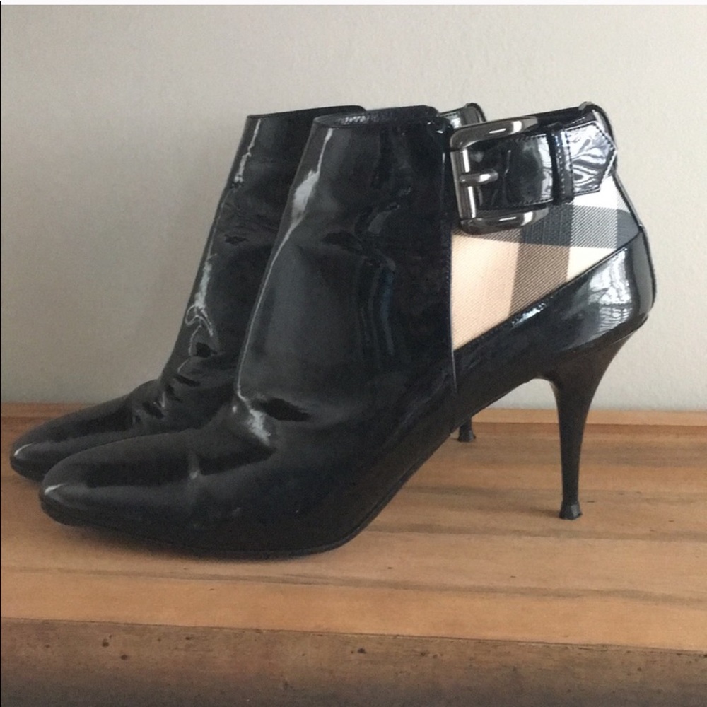 Vintage check Burberry booties w/side zip & buckle